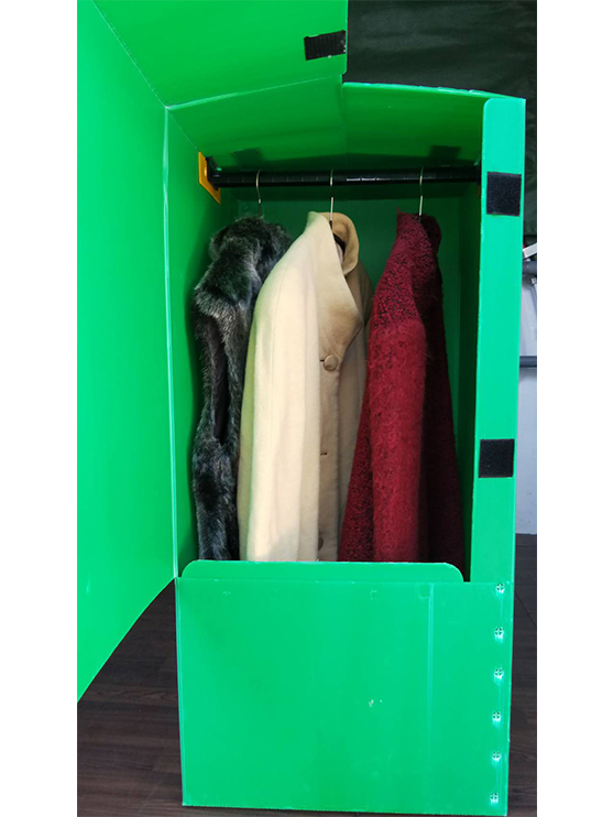 ②衣類をハンガーに掛けたまま運ぶ事が可能なボックスが「ハンガーボックス」をレンタルいたします。スーツなどシワにならないように運ぶことができます。